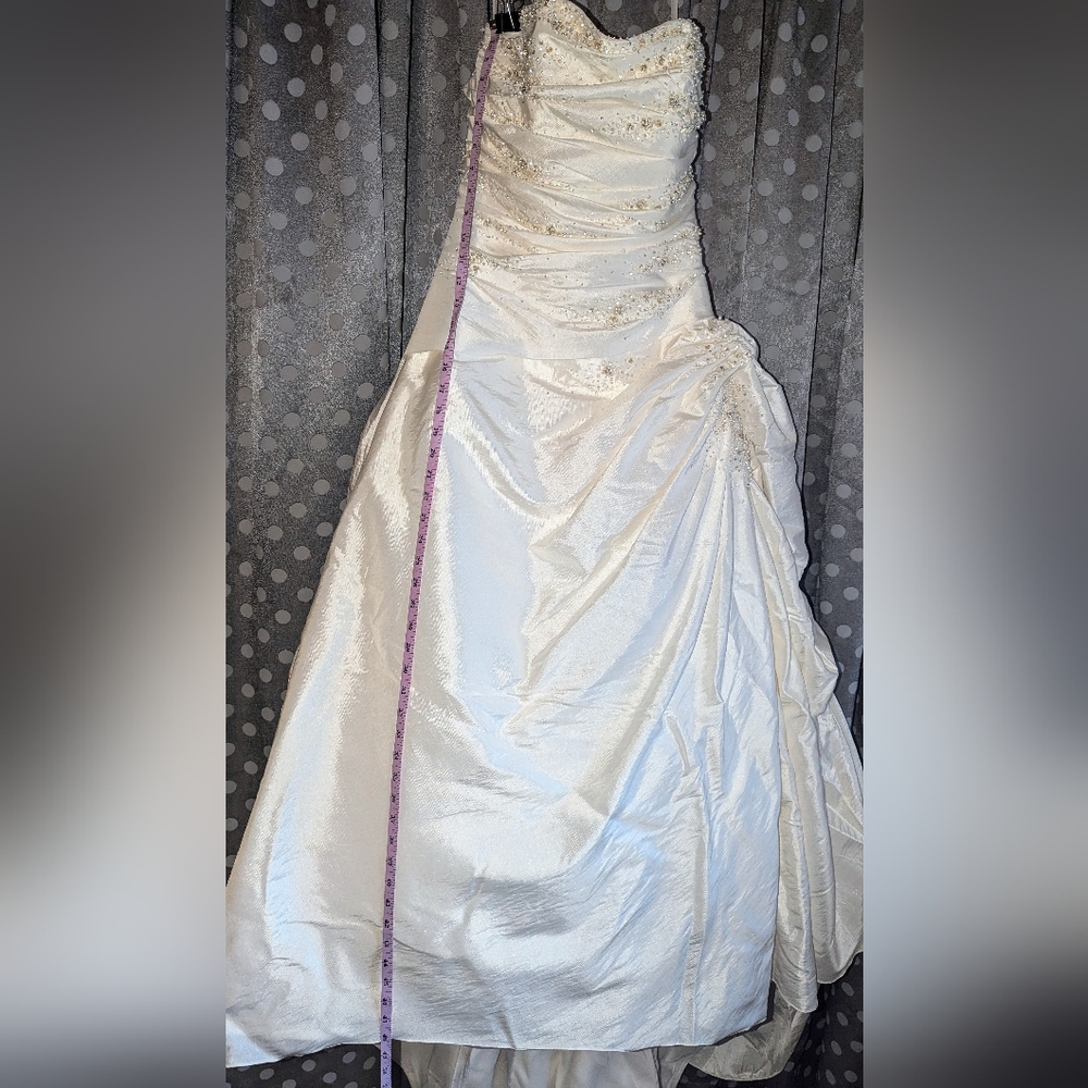 The DIAMOND COLLECTION Strapless Sequin Wedding Dress 12P - Picture 14 of 17